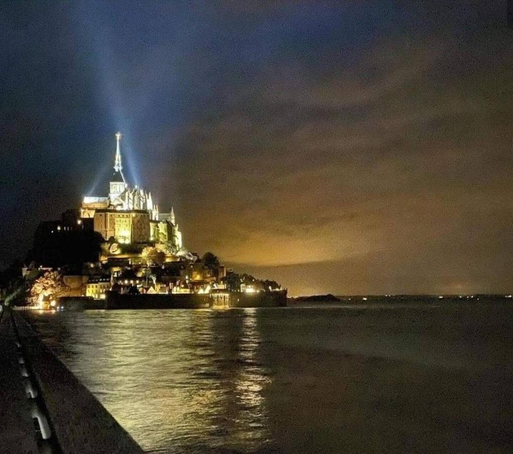 Le Petit Nid Du Mont Saint Michel Apartment Pontorson Bagian luar foto